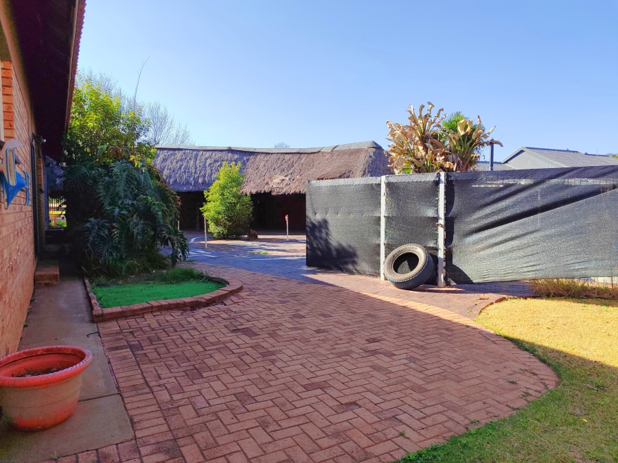 4 Bedroom Property for Sale in Flamwood North West
